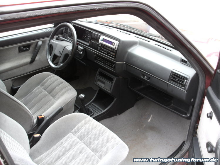 [Bild: twingo-13163913-zfy.jpg]