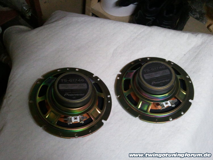 [Bild: twingo-09120032-1Rm.jpg]