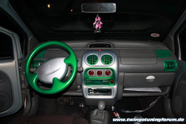 [Bild: twingo-30075347-spg.jpg]