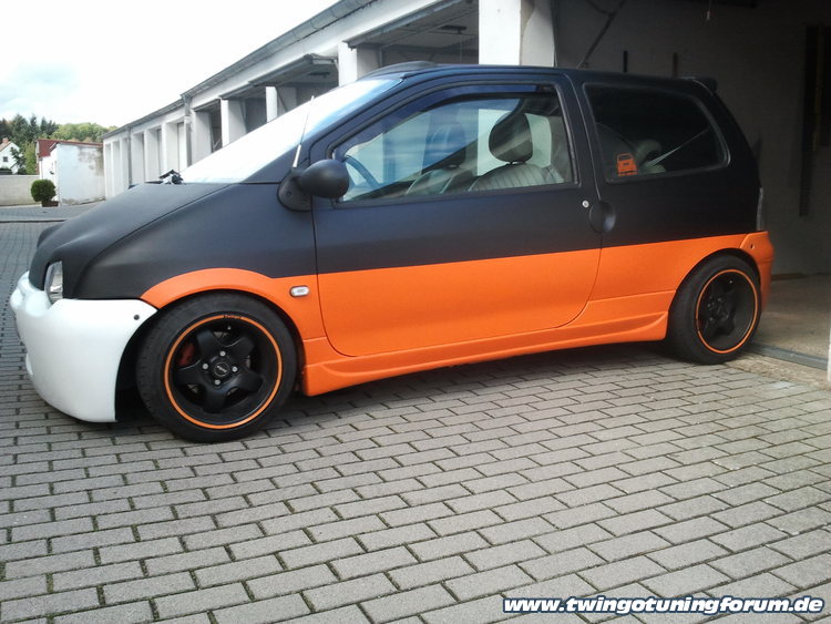 [Bild: twingo-31202221-HrN.jpg]