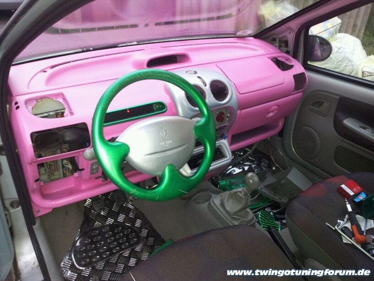 [Bild: twingo-10111058-v5i.jpg]