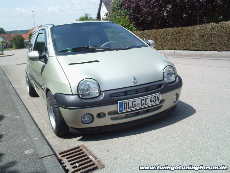 [Bild: twingo-23205902-kdA.jpg]