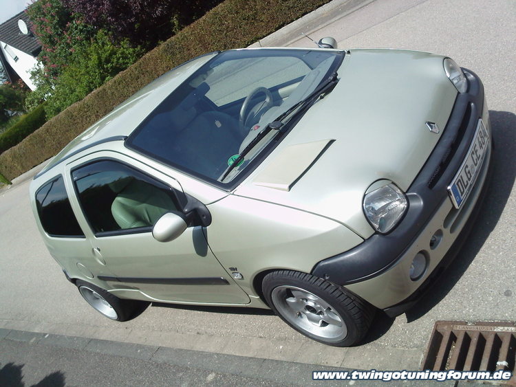 [Bild: twingo-23205951-z7K.jpg]