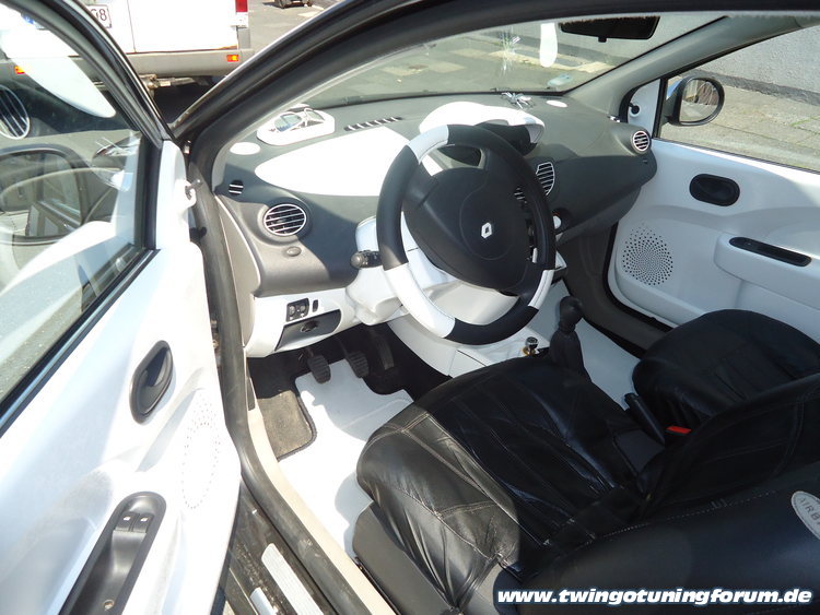 [Bild: twingo-03133638-DpY.jpg]