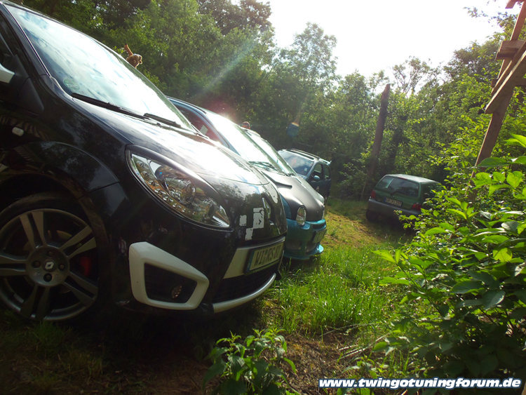 [Bild: twingo-12192031-YyH.jpg]