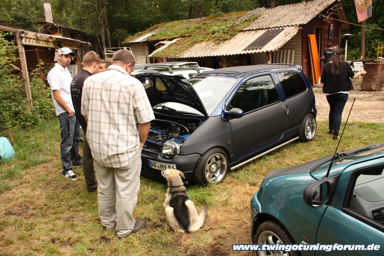 [Bild: twingo-14224935-Bkl.jpg]