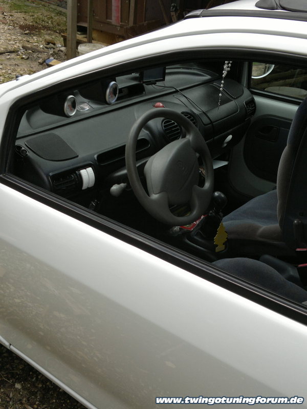 [Bild: twingo-15222634-5Bm.jpg]