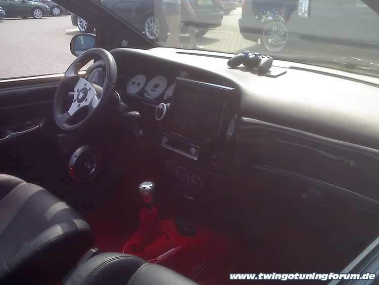 [Bild: twingo-17071503-gHn.jpg]