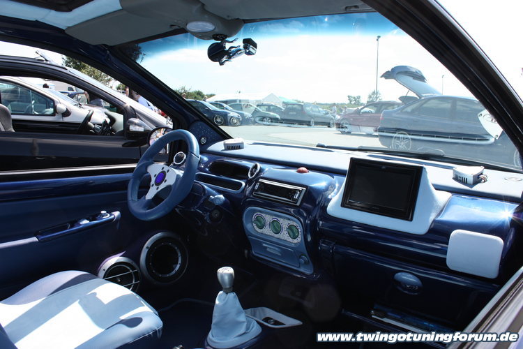 [Bild: twingo-18074827-PUR.jpg]