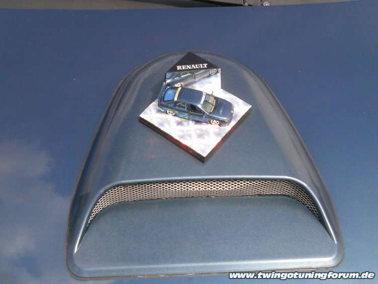 [Bild: twingo-18102001-W3w.jpg]