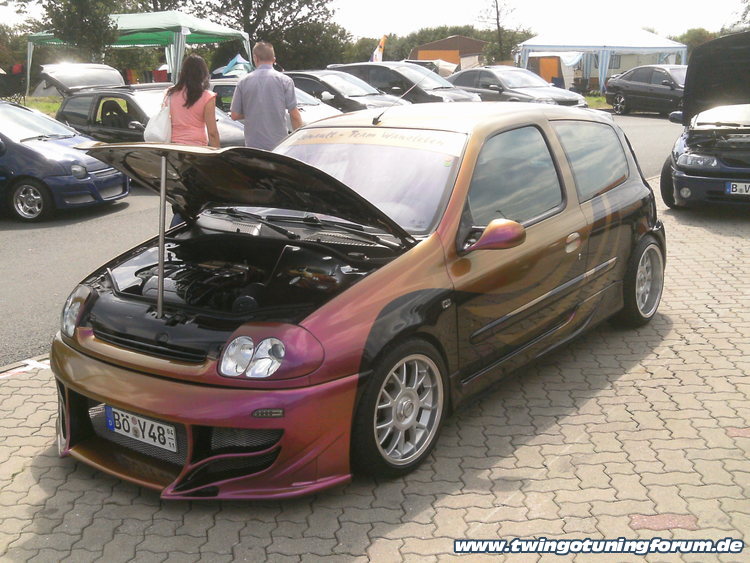 [Bild: twingo-18102930-cnI.jpg]