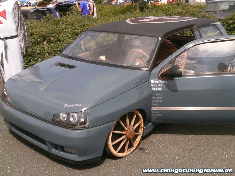 [Bild: twingo-18105612-tKG.jpg]