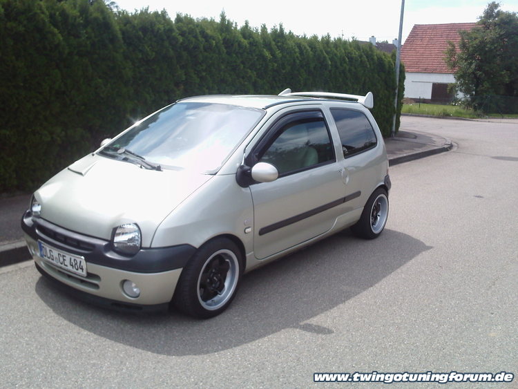 [Bild: twingo-08183902-Xdw.jpg]