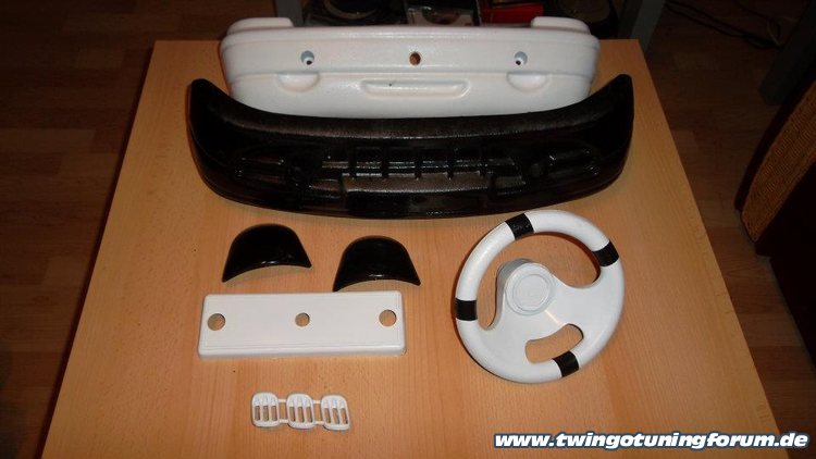 [Bild: twingo-16202334-Oz3.jpg]