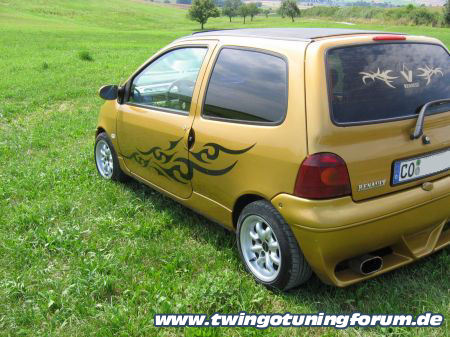 [Bild: twingo-23225240-LsQ.jpg]