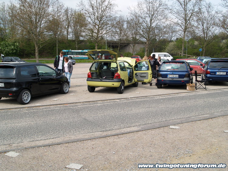 [Bild: twingo-15175338-8Ws.jpg]