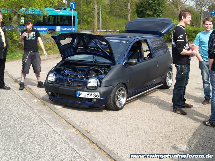 [Bild: twingo-15180334-a2O.jpg]