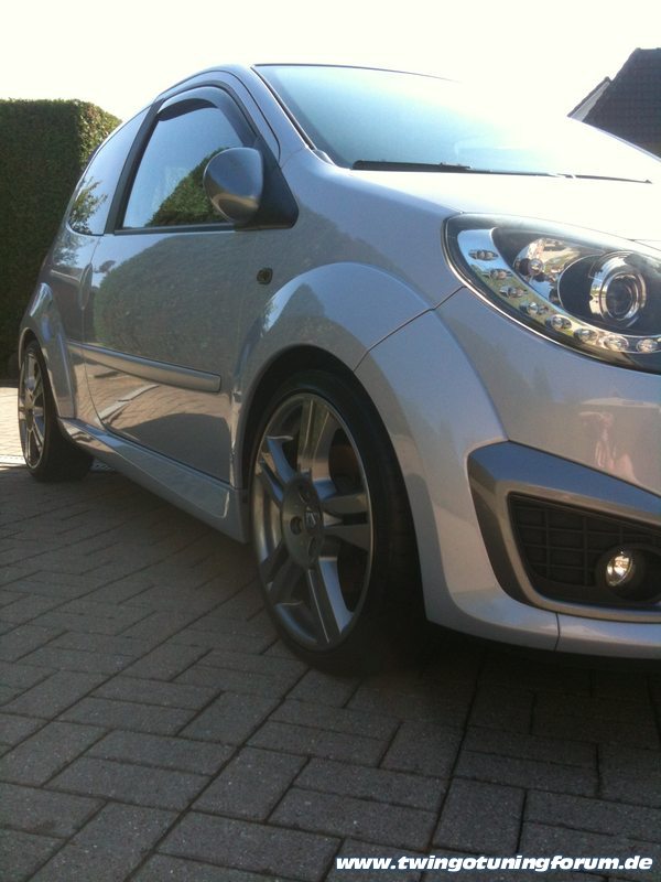 [Bild: twingo-09133733-3Yu.jpg]