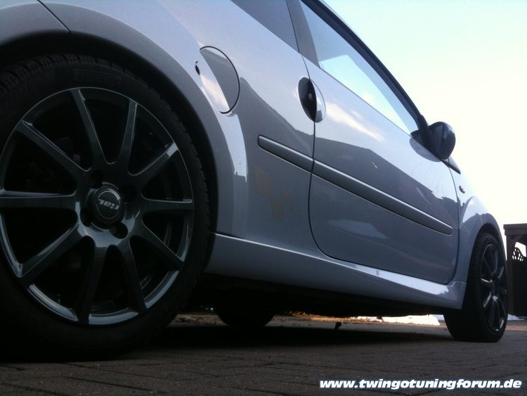 [Bild: twingo-31181153-pwE.jpg]