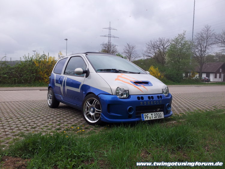 [Bild: twingo-26162456-iwj.jpg]