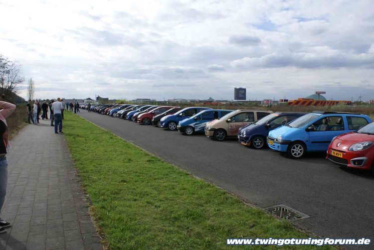 [Bild: twingo-07120633-8Vr.jpg]