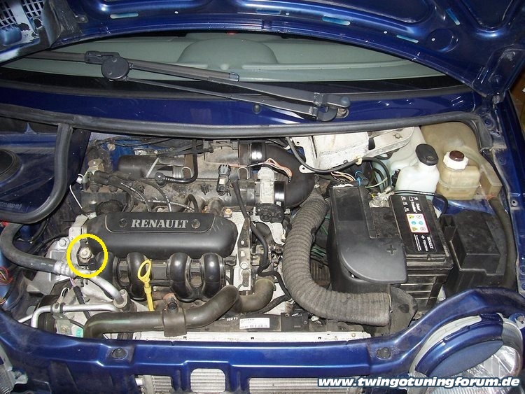 Замена двигателя renault. Renault Twingo 2 под капотом. Двигатель Рено Твинго 1.2. Рено Твинго 3 двигатель. Renault Laguna, 1999 под капотом.