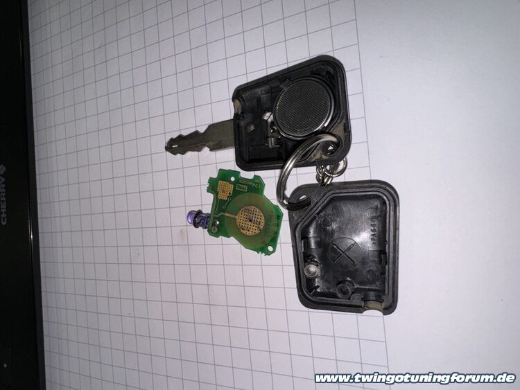 [Bild: twingo-17083023-hWy.jpg]