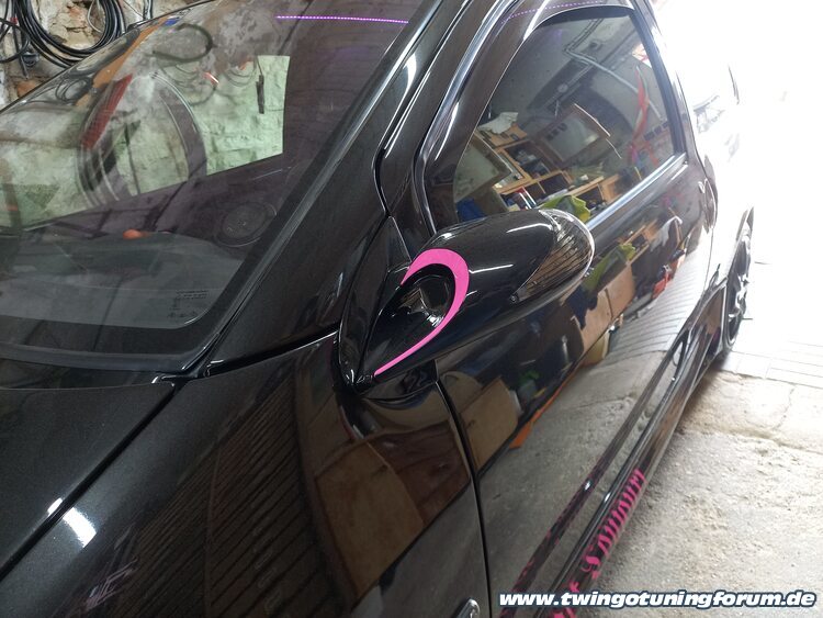 [Bild: twingo-07162346-HNM.jpg]
