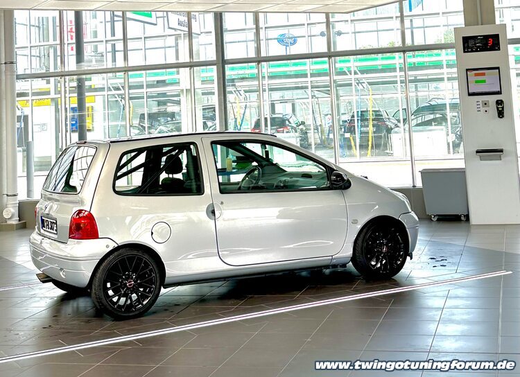 [Bild: twingo-05224623-nfY.jpg]