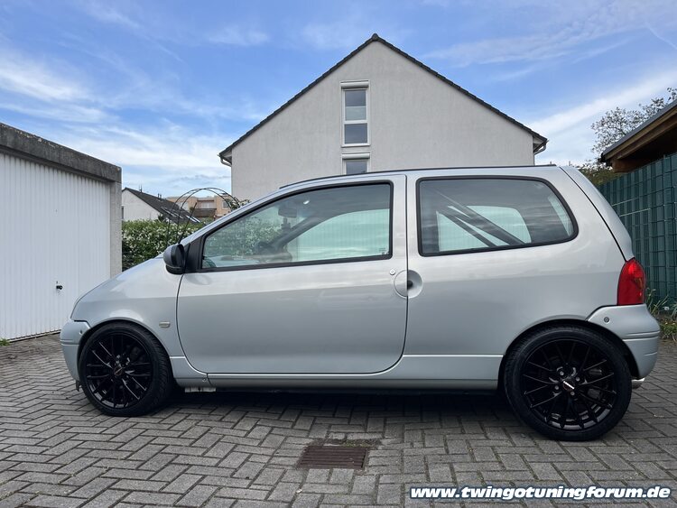 [Bild: twingo-05230225-F7e.jpg]