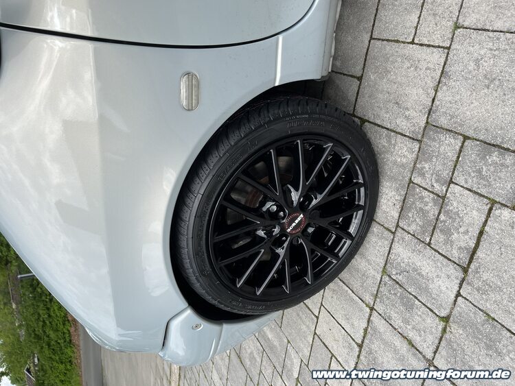 [Bild: twingo-05230313-psK.jpg]