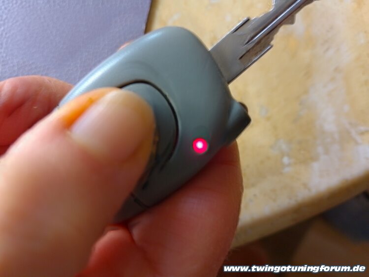 [Bild: twingo-15123341-EZ9.jpg]