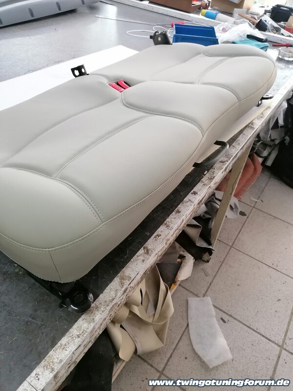 [Bild: twingo-13215605-uEQ.jpg]