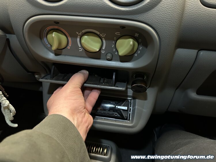 [Bild: twingo-14164349-s2H.jpg]