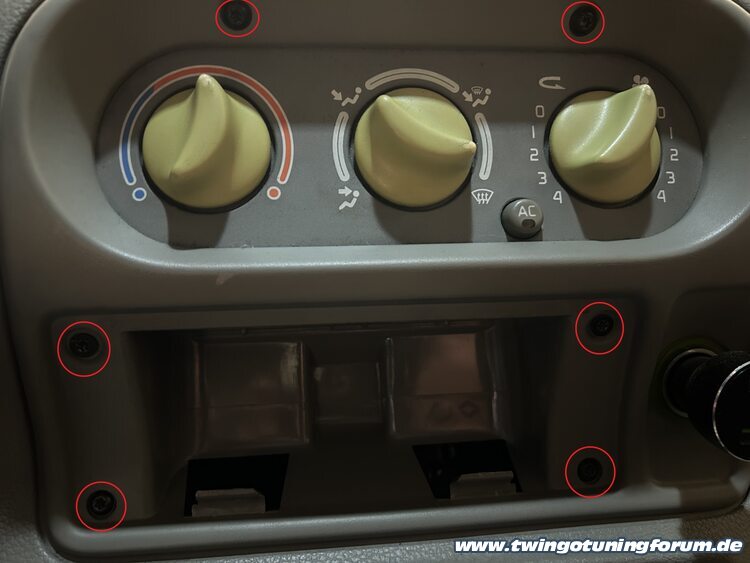 [Bild: twingo-14164403-fow.jpg]