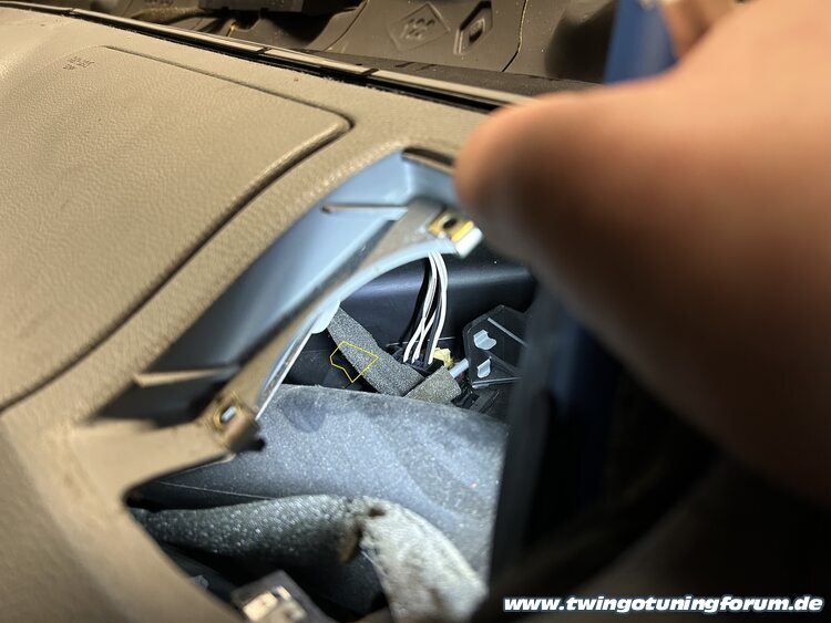 [Bild: twingo-14164632-uV9.jpg]