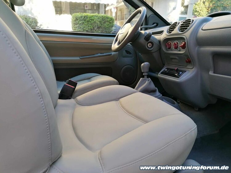 [Bild: twingo-19085028-kaK.jpg]