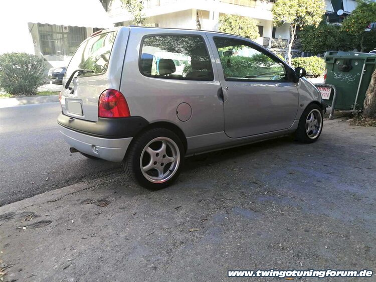 [Bild: twingo-23092931-FCw.jpg]