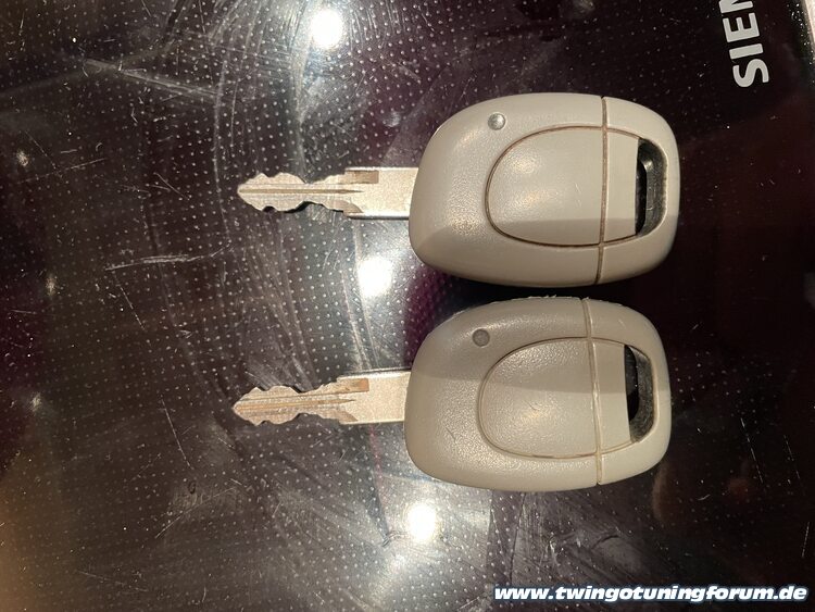 [Bild: twingo-24072635-hEA.jpg]