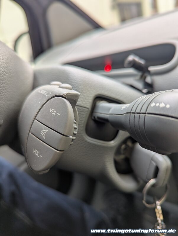 [Bild: twingo-02210004-eLt.jpg]