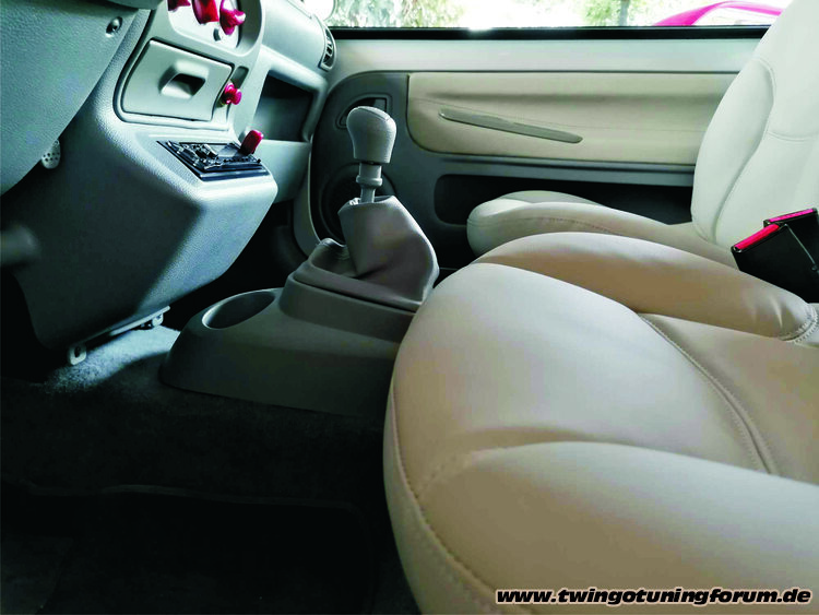 [Bild: twingo-17110035-GsQ.jpg]