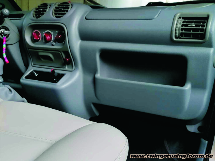 [Bild: twingo-17110100-DnR.jpg]