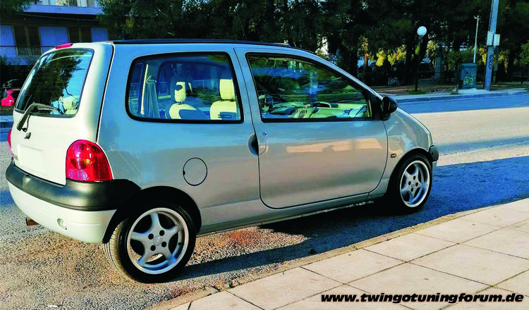 [Bild: twingo-17110220-csA.jpg]
