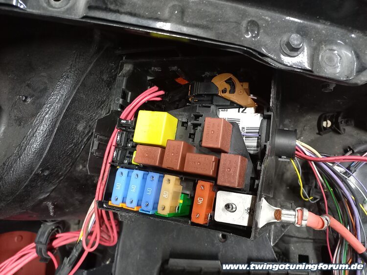 [Bild: twingo-25211144-8RF.jpg]