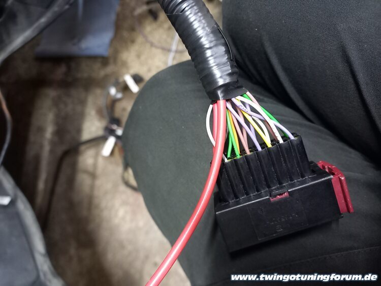 [Bild: twingo-02165037-oFM.jpg]