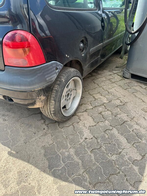 [Bild: twingo-12142555-hJF.jpg]