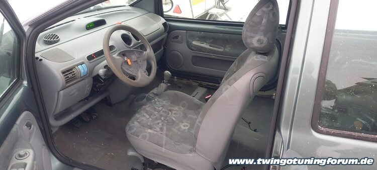 [Bild: twingo-25175332-tXY.jpg]