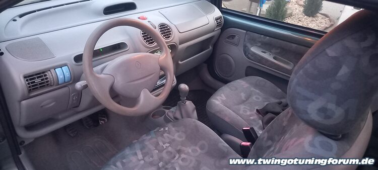 [Bild: twingo-25175451-4Ov.jpg]