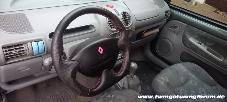 [Bild: twingo-25175820-fS8.jpg]