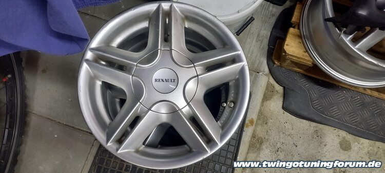 [Bild: twingo-25175910-4E9.jpg]